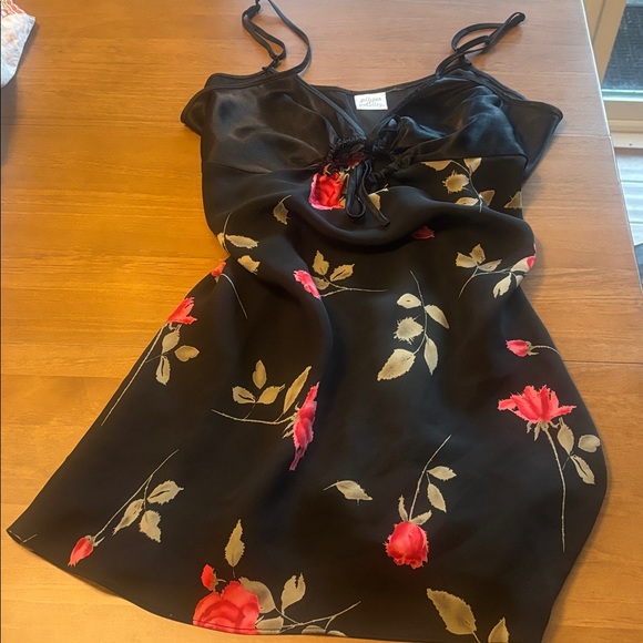 Gilligan & O'Malley Black Night Gown Vintage Roses - Picture 3 of 5